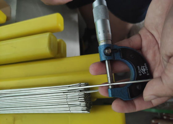 Guter Preis ISO 9001-zertifizierter, korrosionsbeständiger ERNiCrMo-4 Nickel-Schweißdraht mit 1250 °C Schmelzpunkt für das Schweißen von C276-Legierungen Online